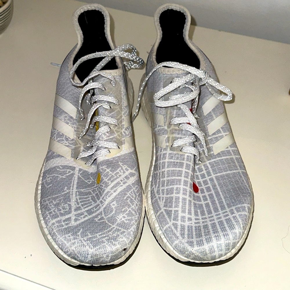 Brand new shoes not my son sizes and no box to return, very good never worn!